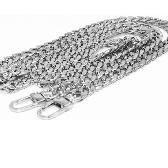 ❤️❤️❤️Premium quality bag Metal strap/silver tone Hardware/crossbody strap ❤️ - Picture 1 of 3